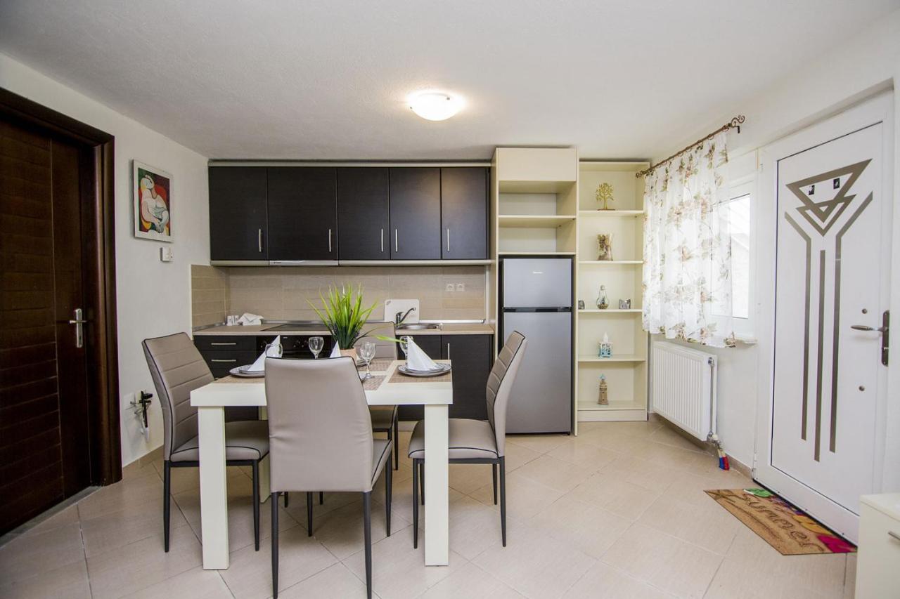 Kasta Bnb Ofrínion المظهر الخارجي الصورة